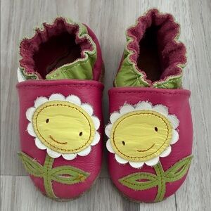 ROBEEZ Pink and Green Shoes with Flower Design size 0-6 months